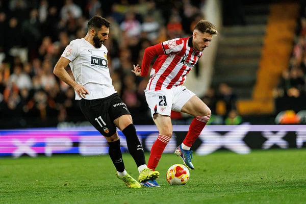 Luis Rioja ve Robert Navarro, Copa Del Rey çeyrek final maçında Valencia CF ve Athletic Club (Maciej Rogowski / Ball Raw Images) takımları arasında görüldü.)