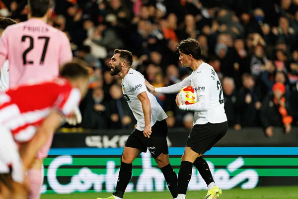 Luis Rioja ve Jesus Vazquez, Copa Del Rey çeyrek final maçında Valencia CF ve Athletic Club (Maciej Rogowski / Ball Raw Images) takımları arasında gol üstüne gol atarken görüldü.)