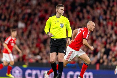 SL Benfica ve Real Madrid CF (Maciej Rogowski / Ball Raw Images) arasında oynanan Şampiyonlar Ligi maçında Francois Letexier görüldü.)