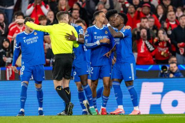 Vinicius Vini Jr, Nicolas Otamendi, Antonio Rudiger ve Trent Alexander Arnold ve Arda Güler Şampiyonlar Ligi maçında SL Benfica ile Real Madrid CF (Maciej Rogowski / Ball Raw Images)