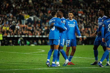 Kylian Mbappe ve Eduardo Camavinga, Valencia CF ve Real Madrid CF (Maciej Rogowski / Ball Raw Images) takımları arasındaki LaLiga EA Sports maçında gol attıktan sonra kutlama yaparken görüldü.)