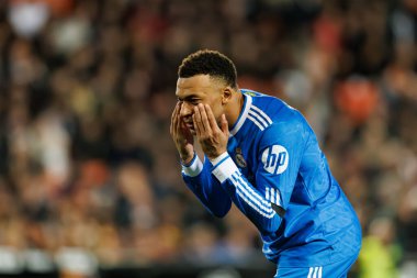 Kylian Mbappe, Valencia CF ve Real Madrid CF (Maciej Rogowski / Ball Raw Images) takımları arasındaki LaLiga EA Sports maçında gol attıktan sonra kutlama yaparken görülüyor.)