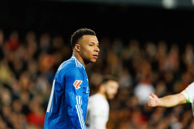 Valencia CF ve Real Madrid CF (Maciej Rogowski / Ball Raw Images) takımları arasında LaLiga EA Sports maçında Kylian Mbappe görüldü)