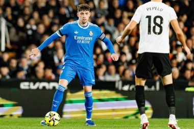 Federico Valverde, Valencia CF ve Real Madrid CF (Maciej Rogowski / Ball Raw Images) takımları arasında LaLiga EA Sports maçında görüldü.)