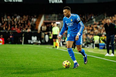 Valencia CF ve Real Madrid CF (Maciej Rogowski / Ball Raw Images) takımları arasında LaLiga EA Sports maçında Kylian Mbappe görüldü)