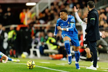 Valencia CF ve Real Madrid CF (Maciej Rogowski / Ball Raw Images) takımları arasında LaLiga EA Sports maçında Kylian Mbappe görüldü)