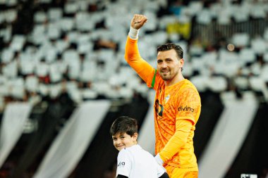 Valencia CF ve Real Madrid CF (Maciej Rogowski / Ball Raw Images) takımları arasındaki LaLiga EA Sports maçında görülen Dimitrievski 'yi çaldı.)