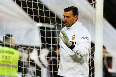 Valencia CF ve Real Madrid CF (Maciej Rogowski / Ball Raw Images) takımları arasındaki LaLiga EA Sports maçında görülen Dimitrievski 'yi çaldı.)