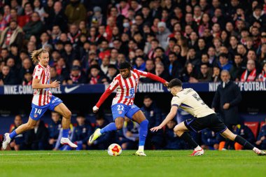Ademola Lookman ve Pau Cubarsi Copa Del Rey yarı final maçında Atletico de Madrid ve FC Barcelona (Maciej Rogowski / Ball Raw Images) takımları arasında görüldü.)