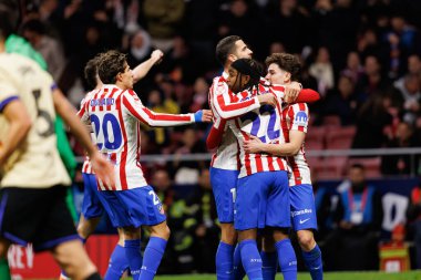 Atletico oyuncuları Copa Del Rey 'de Atletico de Madrid ve FC Barcelona (Maciej Rogowski / Ball Raw Images) takımları arasında oynanan yarı final maçında Ademola Lookman' dan gol üstüne gol atarken görüldü.)
