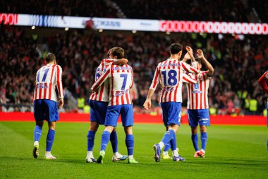 Antoine Griezmann ve Atletico oyuncuları Copa Del Rey yarı final maçında Atletico de Madrid ve FC Barcelona (Maciej Rogowski / Ball Raw Images) takımları arasında gol attıktan sonra kutlama yaparken görüldü.)