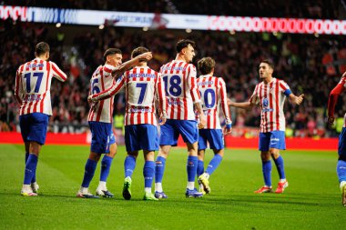 Antoine Griezmann ve Atletico oyuncuları Copa Del Rey yarı final maçında Atletico de Madrid ve FC Barcelona (Maciej Rogowski / Ball Raw Images) takımları arasında gol attıktan sonra kutlama yaparken görüldü.)