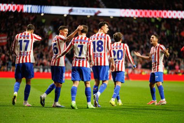 Antoine Griezmann ve Atletico oyuncuları Copa Del Rey yarı final maçında Atletico de Madrid ve FC Barcelona (Maciej Rogowski / Ball Raw Images) takımları arasında gol attıktan sonra kutlama yaparken görüldü.)
