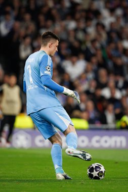 Şampiyonlar Ligi sırasında Real Madrid CF ve SL Benfica (Maciej Rogowski / Ball Raw Images) takımları arasında oynanan maçta Anatoliy Trubin görüldü.)