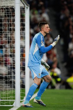 Şampiyonlar Ligi sırasında Real Madrid CF ve SL Benfica (Maciej Rogowski / Ball Raw Images) takımları arasında oynanan maçta Anatoliy Trubin görüldü.)