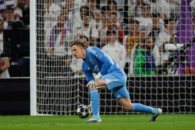 Şampiyonlar Ligi sırasında Real Madrid CF ve SL Benfica (Maciej Rogowski / Ball Raw Images) takımları arasında oynanan maçta Anatoliy Trubin görüldü.)