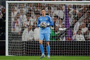 Şampiyonlar Ligi sırasında Real Madrid CF ve SL Benfica (Maciej Rogowski / Ball Raw Images) takımları arasında oynanan maçta Anatoliy Trubin görüldü.)