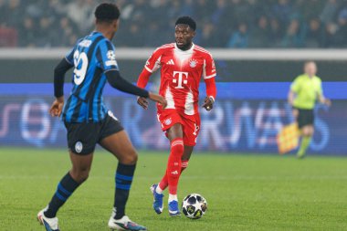 Atalanta Bergamo ve Bayern Munchen (Maciej Rogowski / Ball Raw Images) takımları arasında oynanan 16 maçlık Şampiyonlar Ligi karşılaşmasında Alphonso Davies görüldü.)