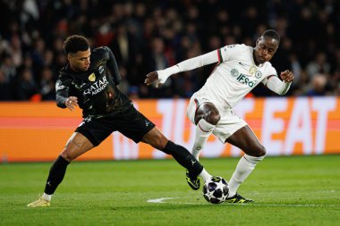 Desire Doue ve Trevoh Chalobah, Paris Saint-Germain Futbol Kulübü ve Chelsea FC (Maciej Rogowski / Ball Raw Images) takımları arasında oynanan 16.)