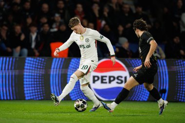 Cole Palmer ve Joao Neves, Paris Saint-Germain Futbol Kulübü ve Chelsea FC (Maciej Rogowski / Ball Raw Images) takımları arasında oynanan 16.)