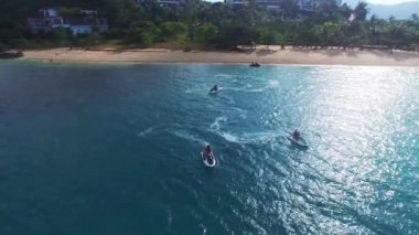 Jet Ski üzerinde yelken arkadaşlar