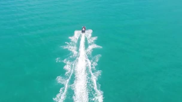 Velocidade barcos navegando no mar de verão — Vídeo de Stock