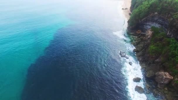 Etretat Aval penhasco e oceano azul — Vídeo de Stock