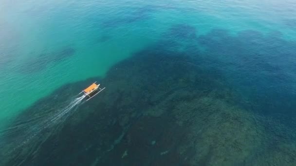 Barco de pesca tradicional em Bali — Vídeo de Stock