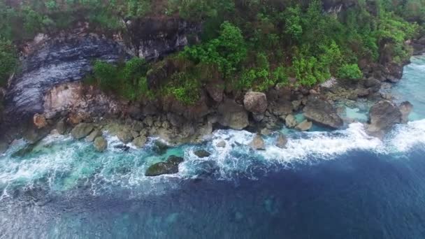 Etretat Jurang Aval dan laut biru — Stok Video