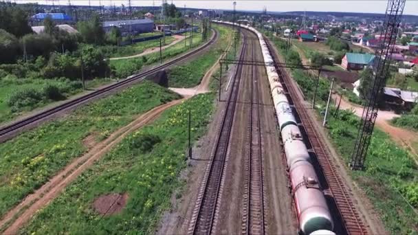 Pociąg przez kolejowe — Wideo stockowe