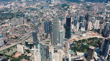 AERİAL. Modern şehrin en iyi manzarası. Kuala Lumpur ufuk çizgisi videosu.
