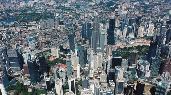 AERIAL. Ovanifrån av Center modern stad. Kuala Lumpur skyline video. — Stockfoto