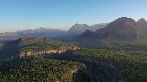 Dev bir kanyonun insansız hava aracı atışı. Ulubey Kanyonu Usak Türkiye.