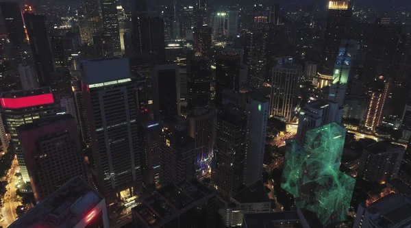 Digitale netwerk verbindingslijnen van Kuala Lumpur. Financieel district en zakelijke centra in slimme stedelijke stad in Azië. Wolkenkrabber en hoogbouw 's nachts. — Stockfoto