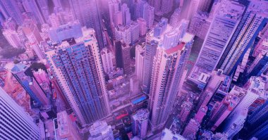 Kuala Lumpur şehrinin gökdelenlerinin havadan görünüşü 80 'lerin stili, neon renkleri. Geniş açı 
