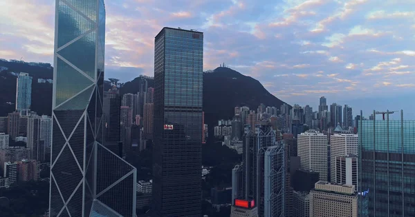 AERIAL. Blick von oben auf die Stadt Hongkong. — Stockfoto