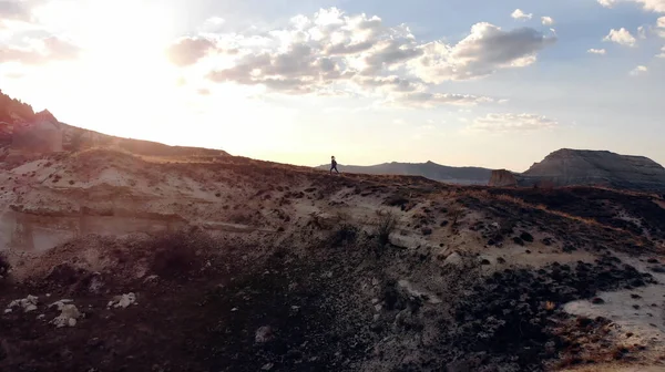 AIR. Drone photo silhouette of a woman on a mountain in the morning with vintage light — Stock Photo, Image