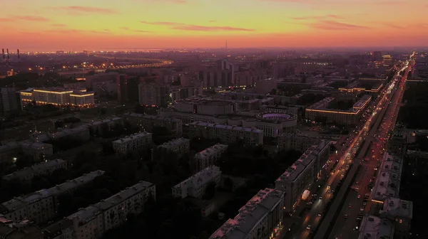 Aerial view of the fascinating cityscape of a long highway with burning lights — Stock Photo, Image