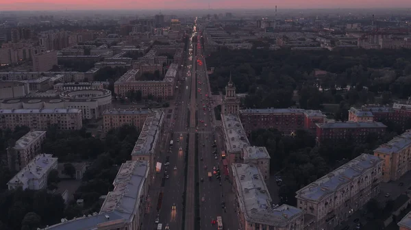 Hyperlapse luchtfoto van auto 's die bewegen rond de kruising — Stockfoto