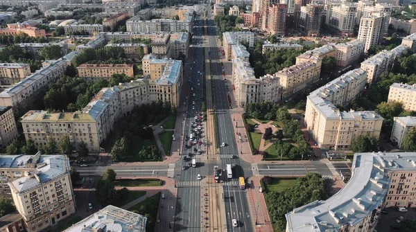 Luchtfoto van het centrum van een typische Europese stad met hoge gebouwen — Stockfoto