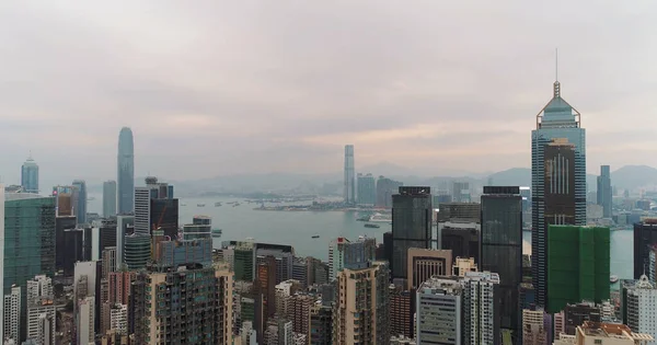 AERİAL. Hong Kong Gündoğumu, İHA 'dan görüntü, Hong Kong Güneş şekli gökyüzünde — Stok fotoğraf