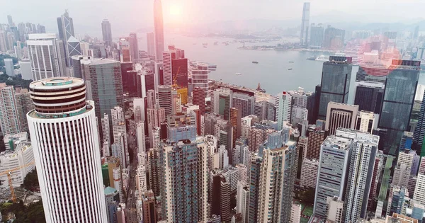 AERIAL. Hongkong Soluppgång, Utsikt från drönaren, Hongkong Solform på himlen — Stockfoto