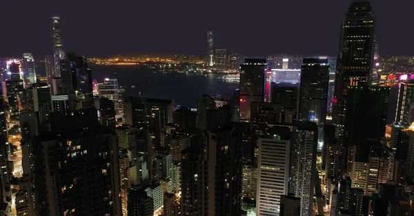 AÉRIAL. Vue des yeux de mariée depuis le drone de la ville de Hong Kong la nuit — Photo