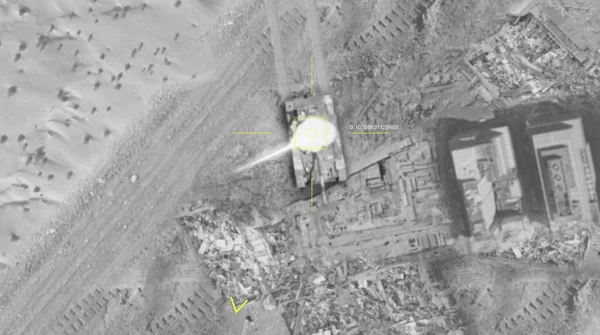 Flygfoto av förstörelse syrisk tank från drönaren. — Stockfoto