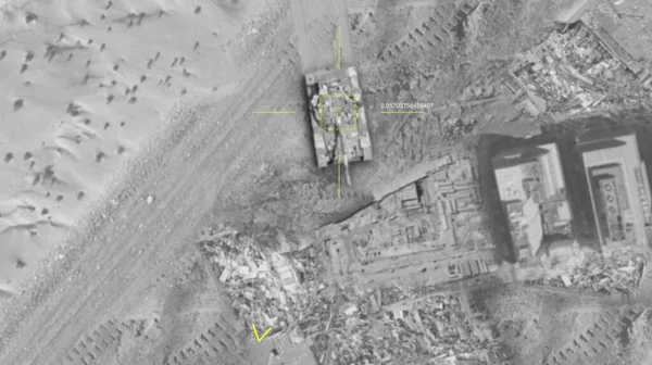 Flygfoto av förstörelse syrisk tank från drönaren. — Stockfoto