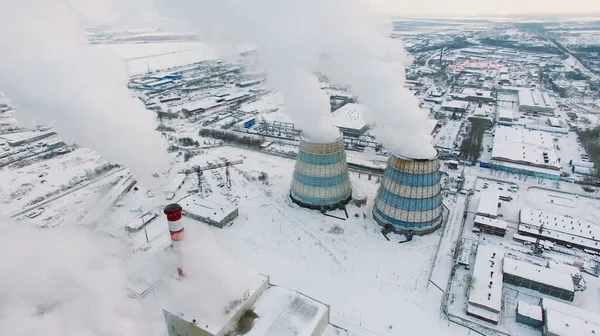 Merkezi Isıtma ve Elektrik Santrali 'nin hava görüntüsü. Soğuk kış günü.