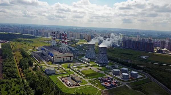 Luftaufnahme von Rauch- und Dampfwolken aus dem Kraftwerk in Russland — Stockfoto