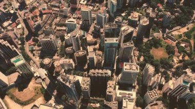 Havadan. Kuala Lumpur şehrinin ve binalarının en üst manzarası. 