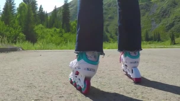 Roller-skater. Close-up shot of female legs in inline skates moving on walking path. Slow motion. HD — Stock Video
