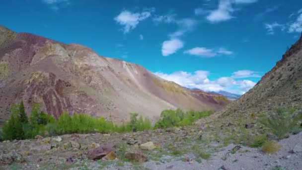 Zeitraffer-Landschaft mit Wolken, die sich über die Berge bewegen - Altay Russia, 4k — Stockvideo
